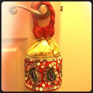 Indian batwa (clutch style)